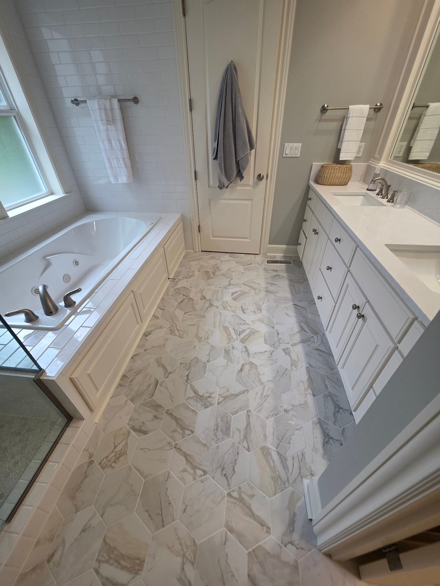 Hexagon marble master floor